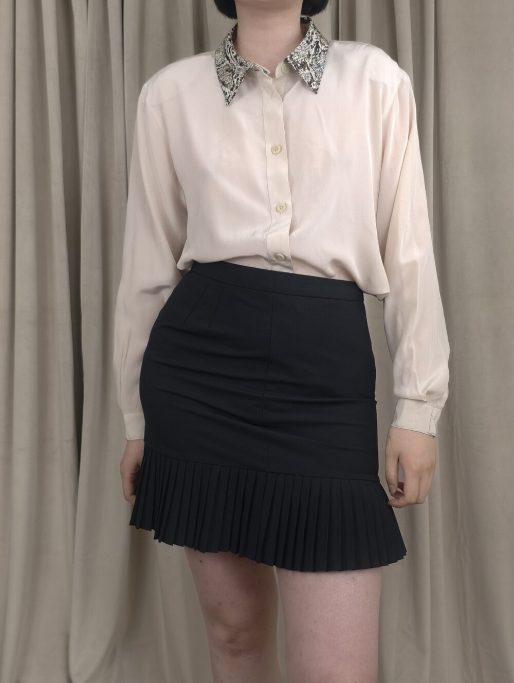 Vintage Lizden Beige Silk Blouse with Detachable Snakesprint Collar
